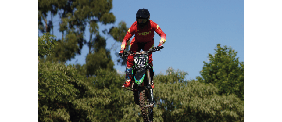 Como escolher equipamentos de motocross e trilha: o guia definitivo para quem não aceita o básico