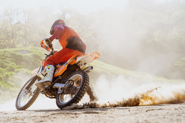 Calos causados por luva de motocross mal ajustada